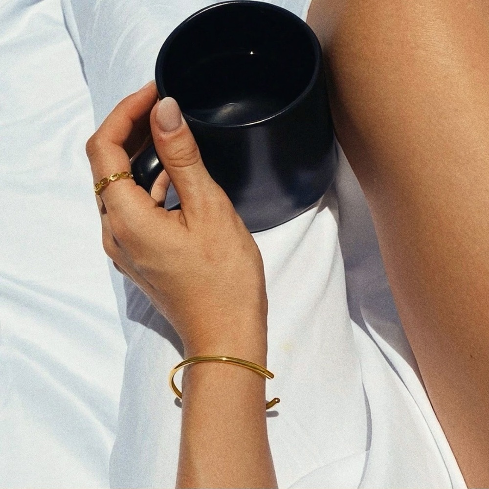 MINIMALIST 18K High Polished Open Bangle